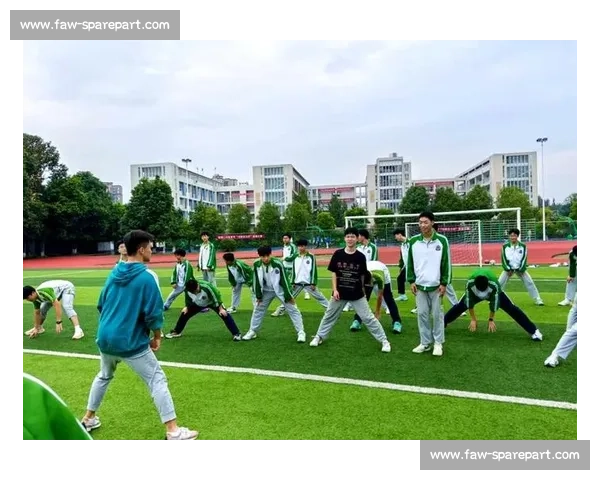 系统化足球训练课程打造青少年技术体能与战术思维全面提升发展